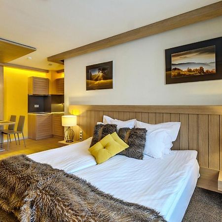 Amira Boutique Hotel Bansko Buitenkant foto A bedroom in a hotel
