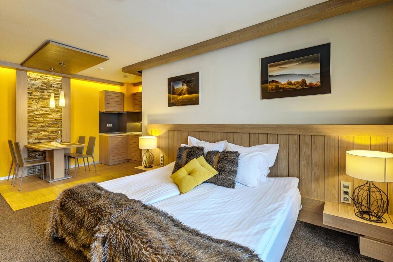 Amira Boutique Hotel Bansko Buitenkant foto A bedroom in a hotel
