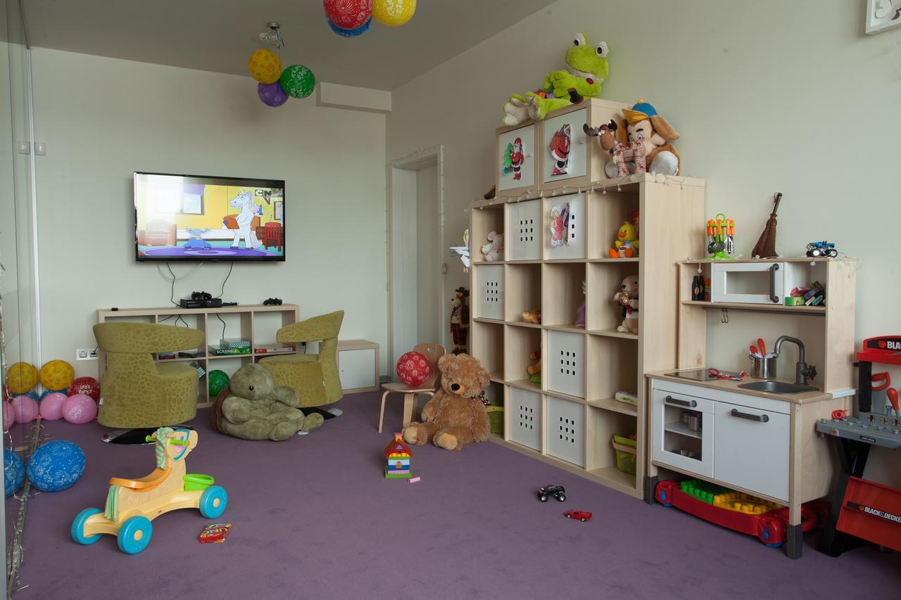 Amira Boutique Hotel Bansko Buitenkant foto A typical nursery room