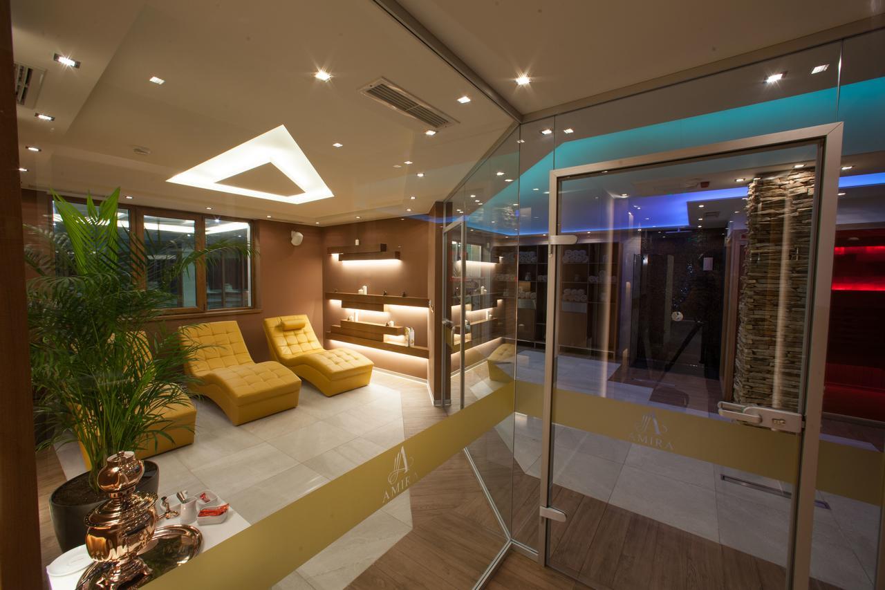 Amira Boutique Hotel Bansko Buitenkant foto The interior of a modern day onsen