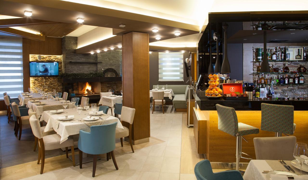 Amira Boutique Hotel Bansko Buitenkant foto Restaurant in Athens