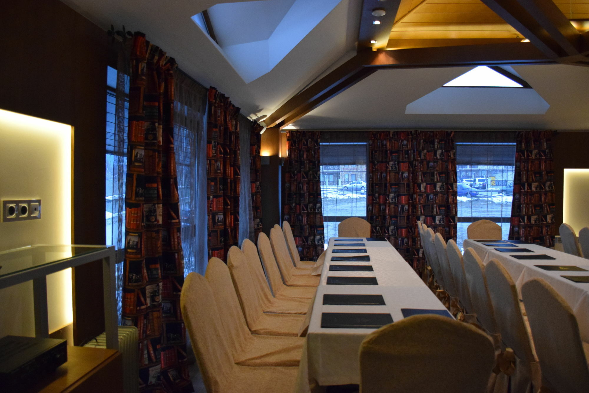 Amira Boutique Hotel Bansko Buitenkant foto The boardroom
