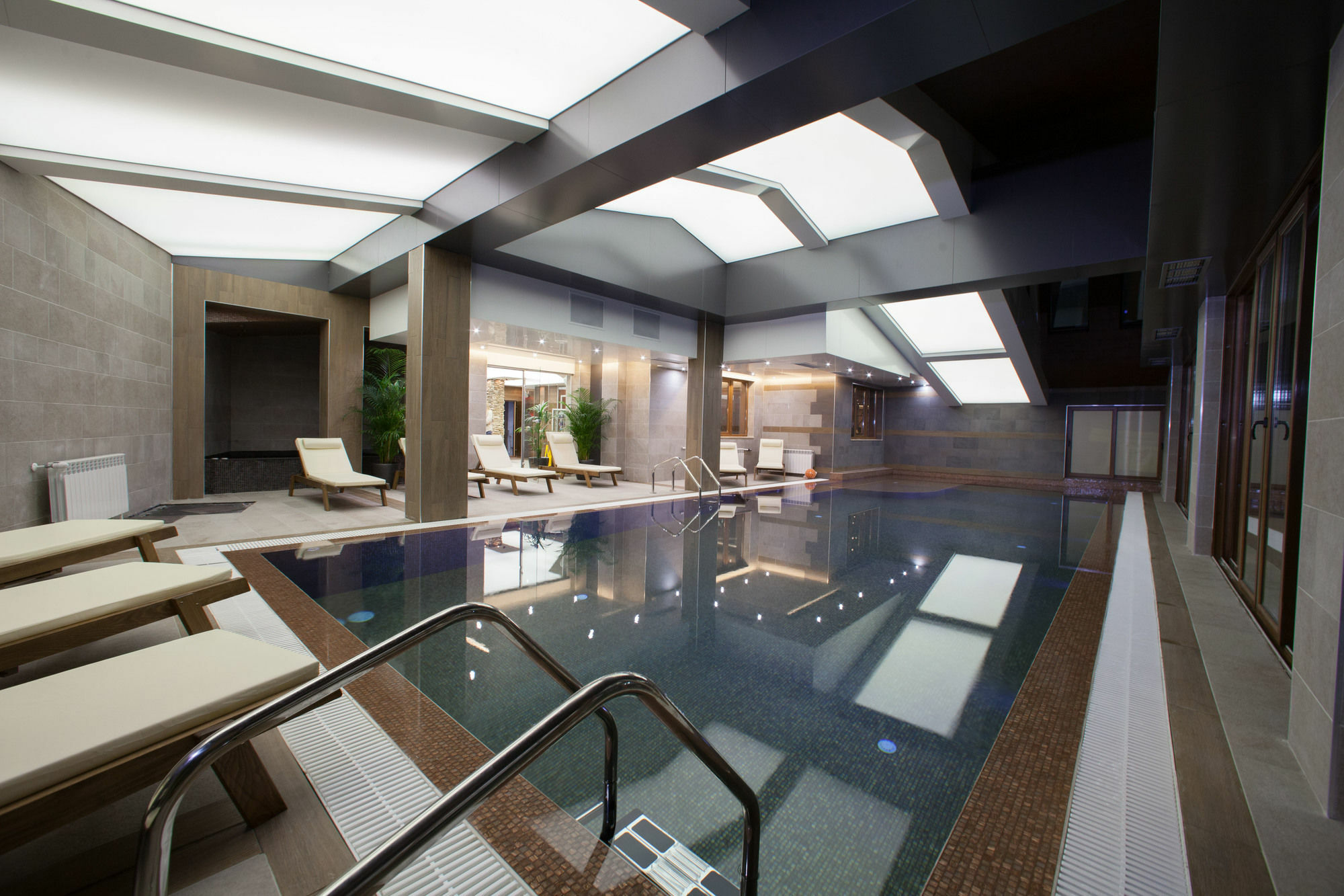 Amira Boutique Hotel Bansko Buitenkant foto The pool at the hotel